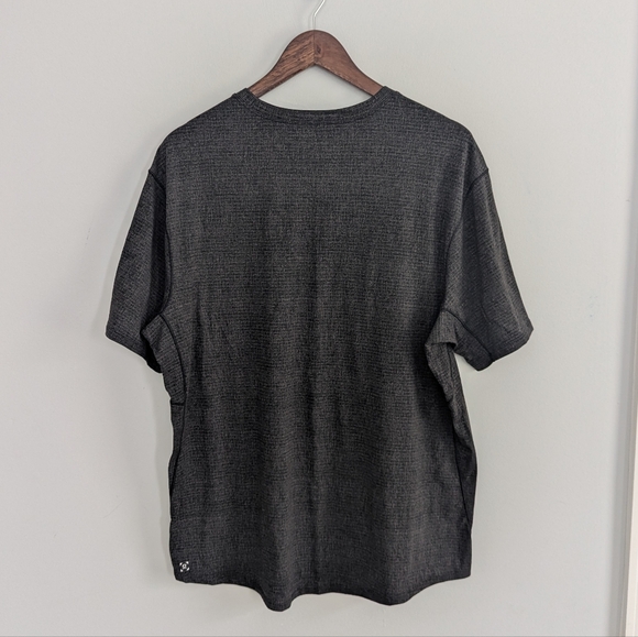 Men's Lululemon Heathered Black XL In Mind Athletic Tshirt - Picture 5 of 5